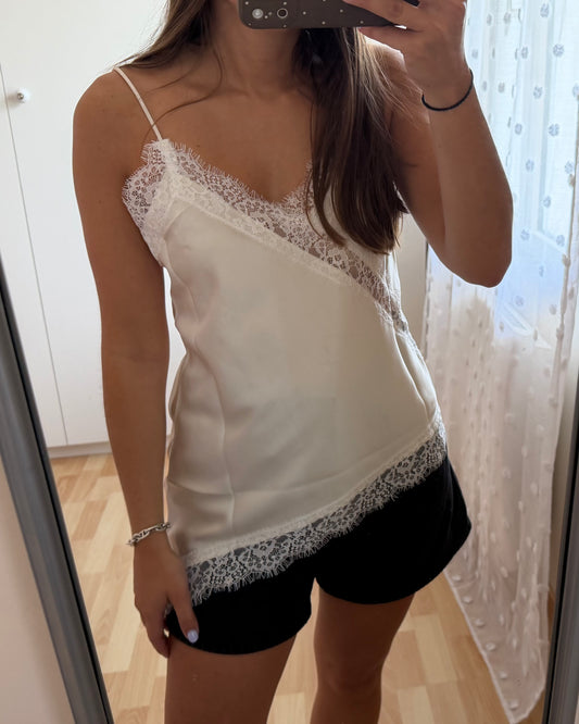 Top dentelle asymétrique crème