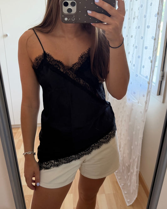 Top dentelle asymétrique noir