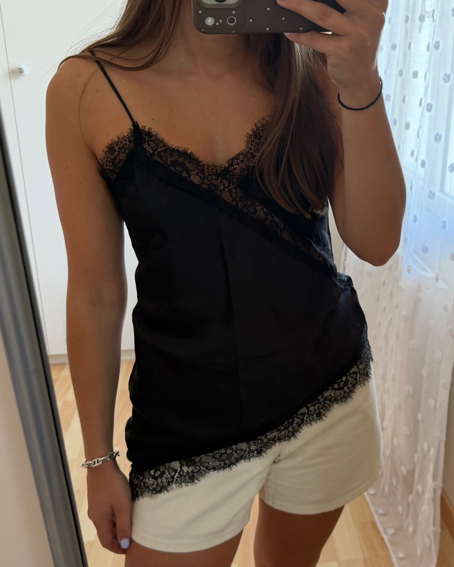 Top dentelle asymétrique noir