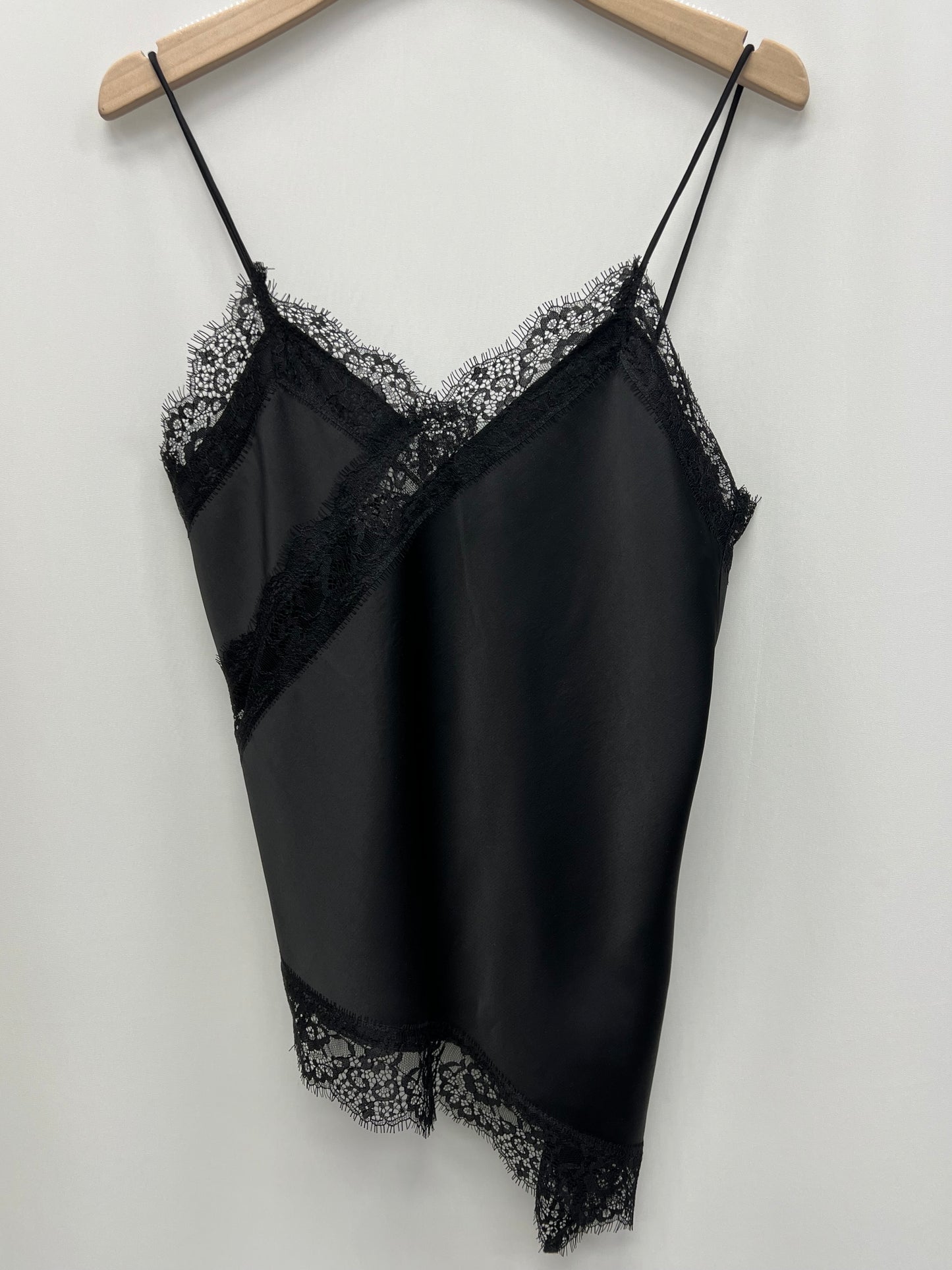 Top dentelle asymétrique noir
