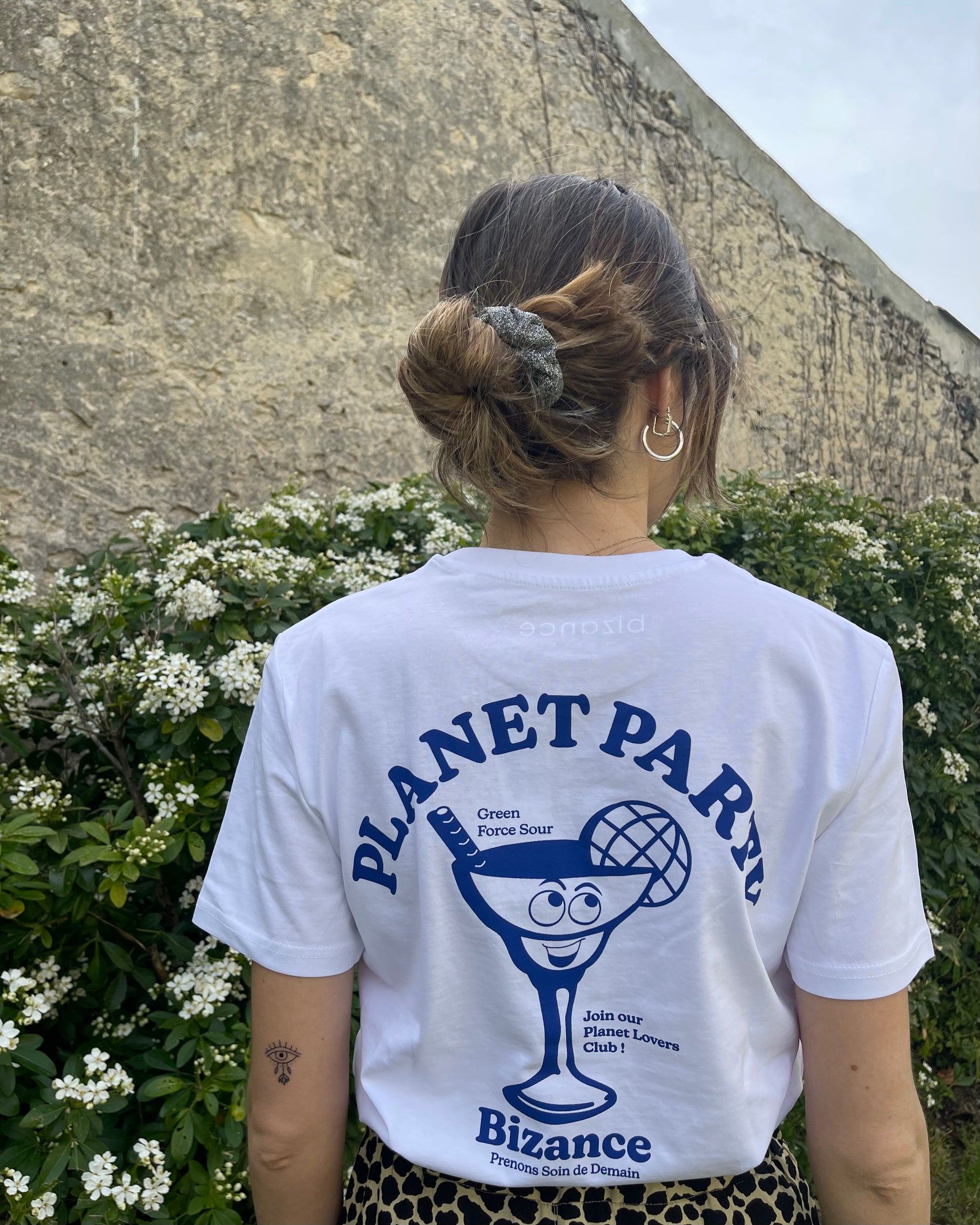 Tee-shirt Bizance Paris blanc imprimé verre bleu marine. Inscription Planet Party